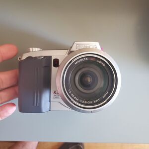 Minolta dimage 7 Camera for PARTS ONLY